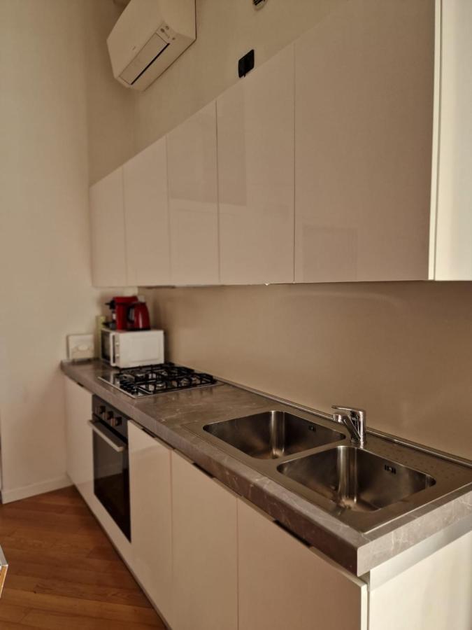 Vittoria Al Lago Apartment Desenzano del Garda Bagian luar foto